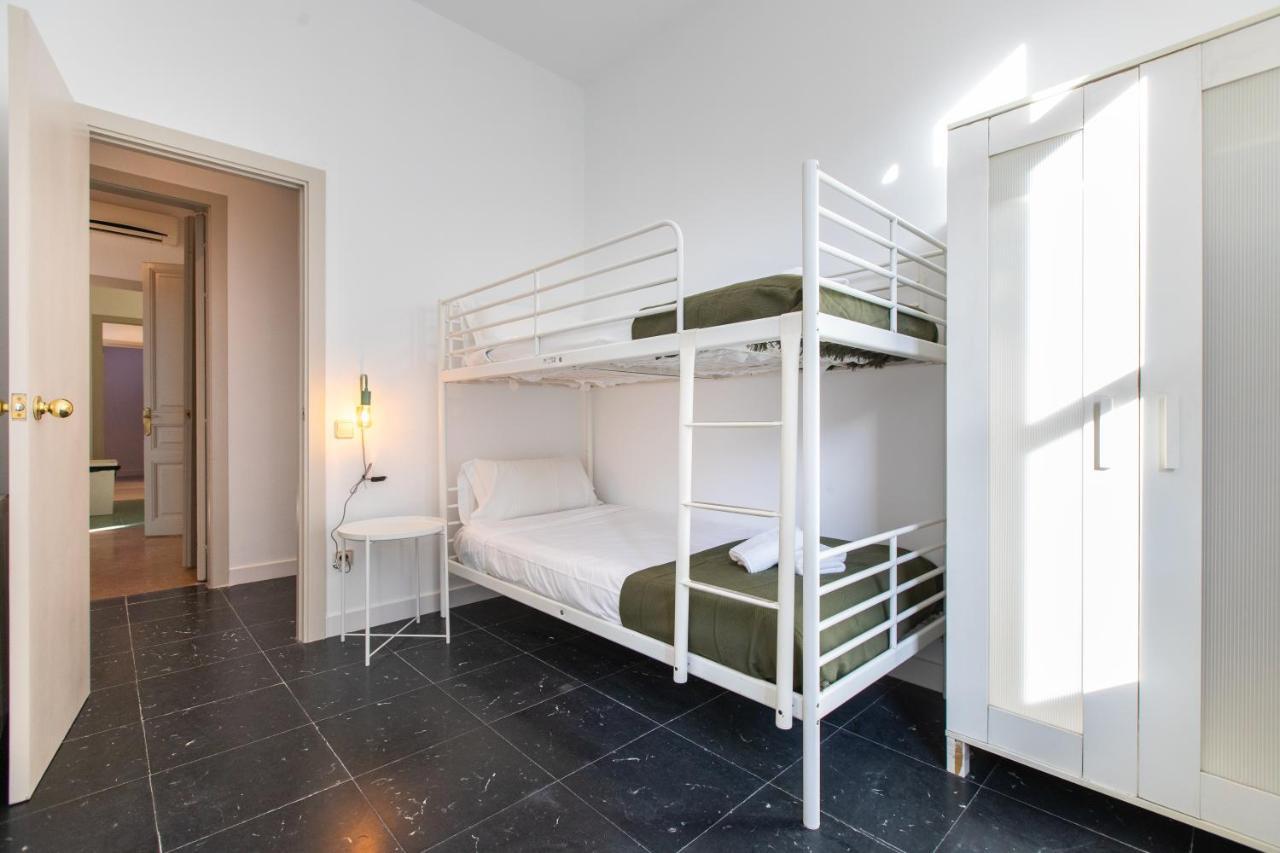 Piso para Grandes Grupos Barcelona Bagian luar foto
